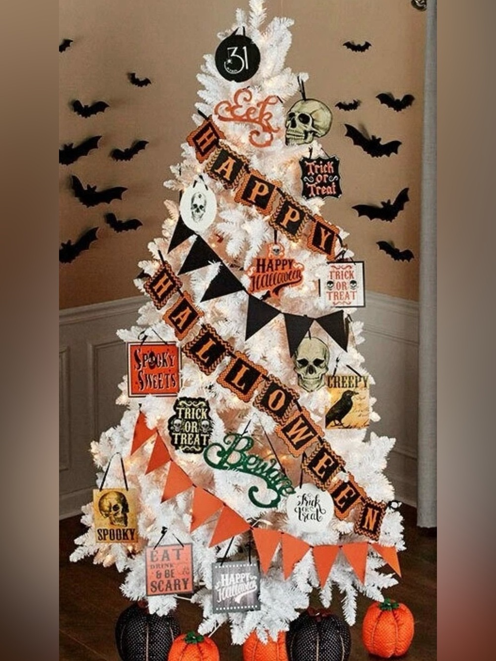 19 Pc Set  Assorted Halloween Decorations Ornaments Banners New